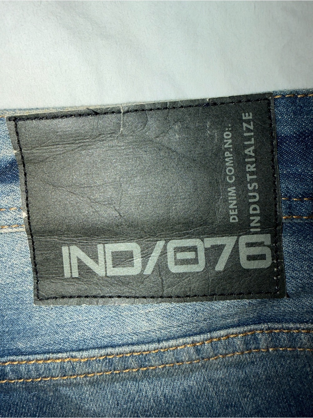 Men’s Straight Jeans in Light Blue Denim 34L